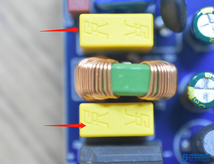 圣融达的金属化聚丙烯膜抑制电磁电源干扰用方块电容器MPX /MKP–X2