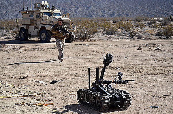军事机器人技术离不开微型连接器