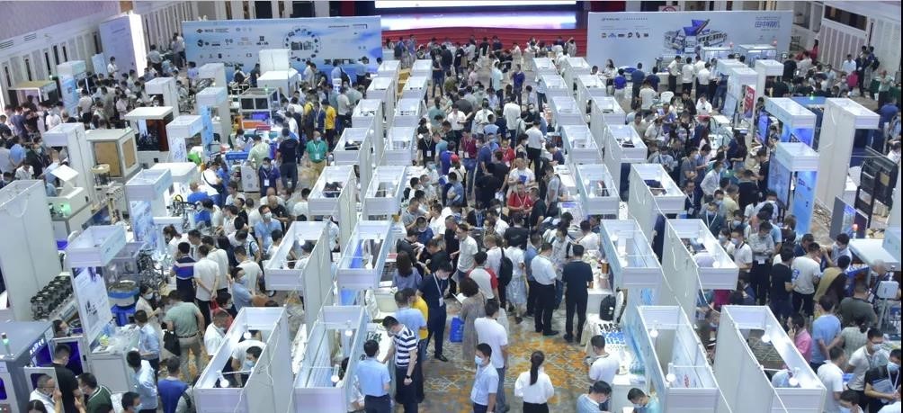 去年(华南)磁性元器件产业链技术峰会展示区现场