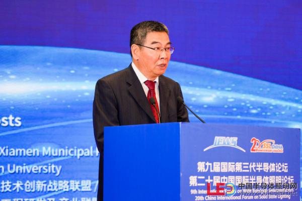 杨富华--第三代半导体产业技术创新战略联盟副理事长兼秘书长主持开幕式第一环节