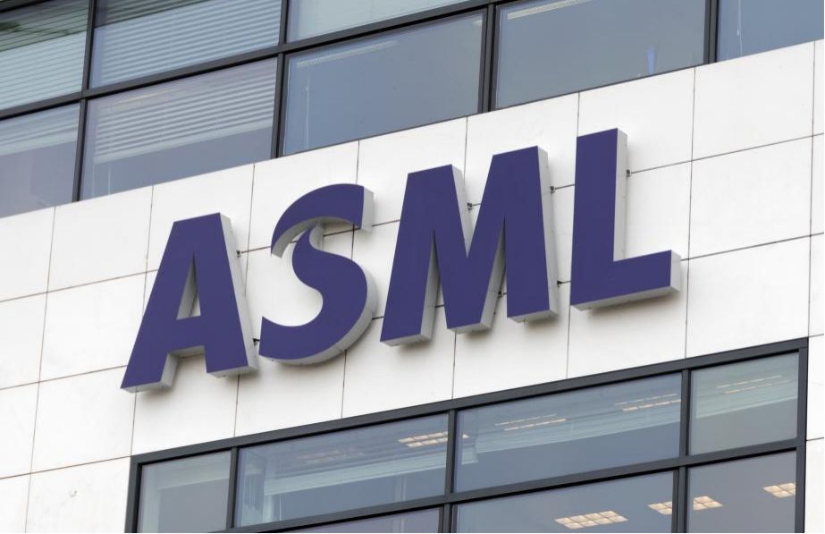 ASML2023年第四季度EUV光刻机预订量达56亿欧元